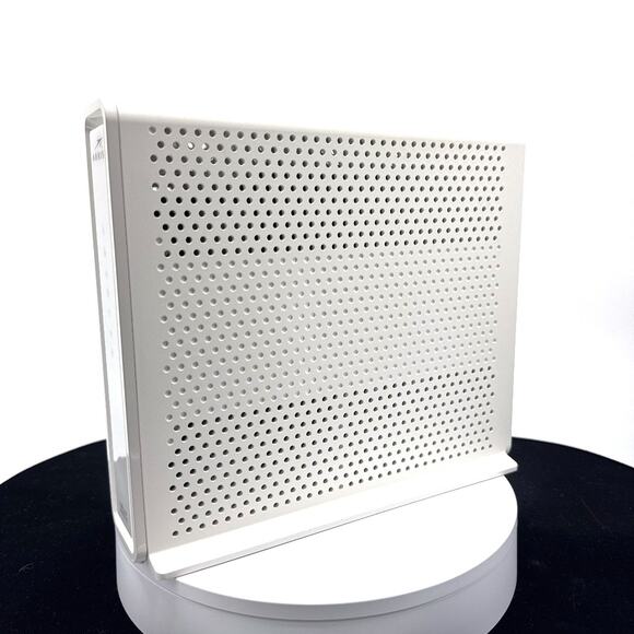 ARRIS SURFboard DOCSIS 3.0 Cable Modem Router - Picture 16 of 16